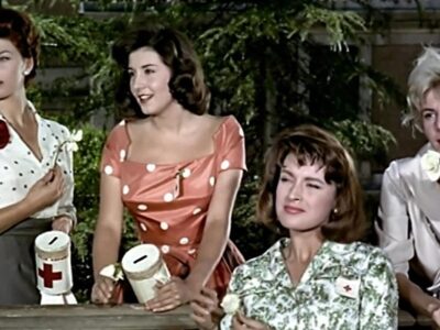 AHÍ ESTÁN LAS CHICAS DE RESIDENCIA