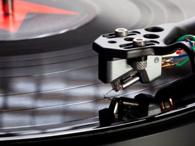 ESE CARACTERÍSTICO CRUJIDO