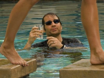 Cuando un hombre pierde a una mujer, bebe whisky